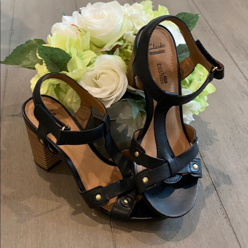 Clark’s Block Heel Hook & Loop closure Sandals 6.5
